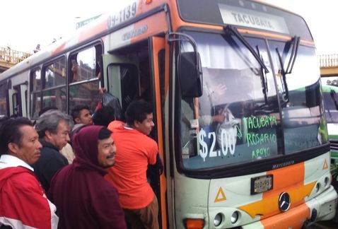Transportistas aprovechan cierre de Línea 7 para cobrar altos precios - lluvias_cdmx-l7-metro-inundaciones-tacubaya-barranca-milenio_noticias_MILIMA20170629_0115_11