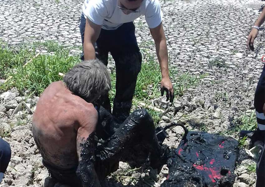 Rescatan a hombre que permaneció dos días en lodo
