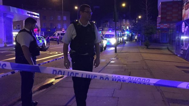 Vehículo atropella a varios peatones en Londres - londres-1