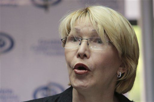 Fiscal destituida de Venezuela huye a Colombia