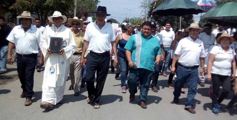 Mireles encabeza marcha pidiendo libertad a presos políticos
