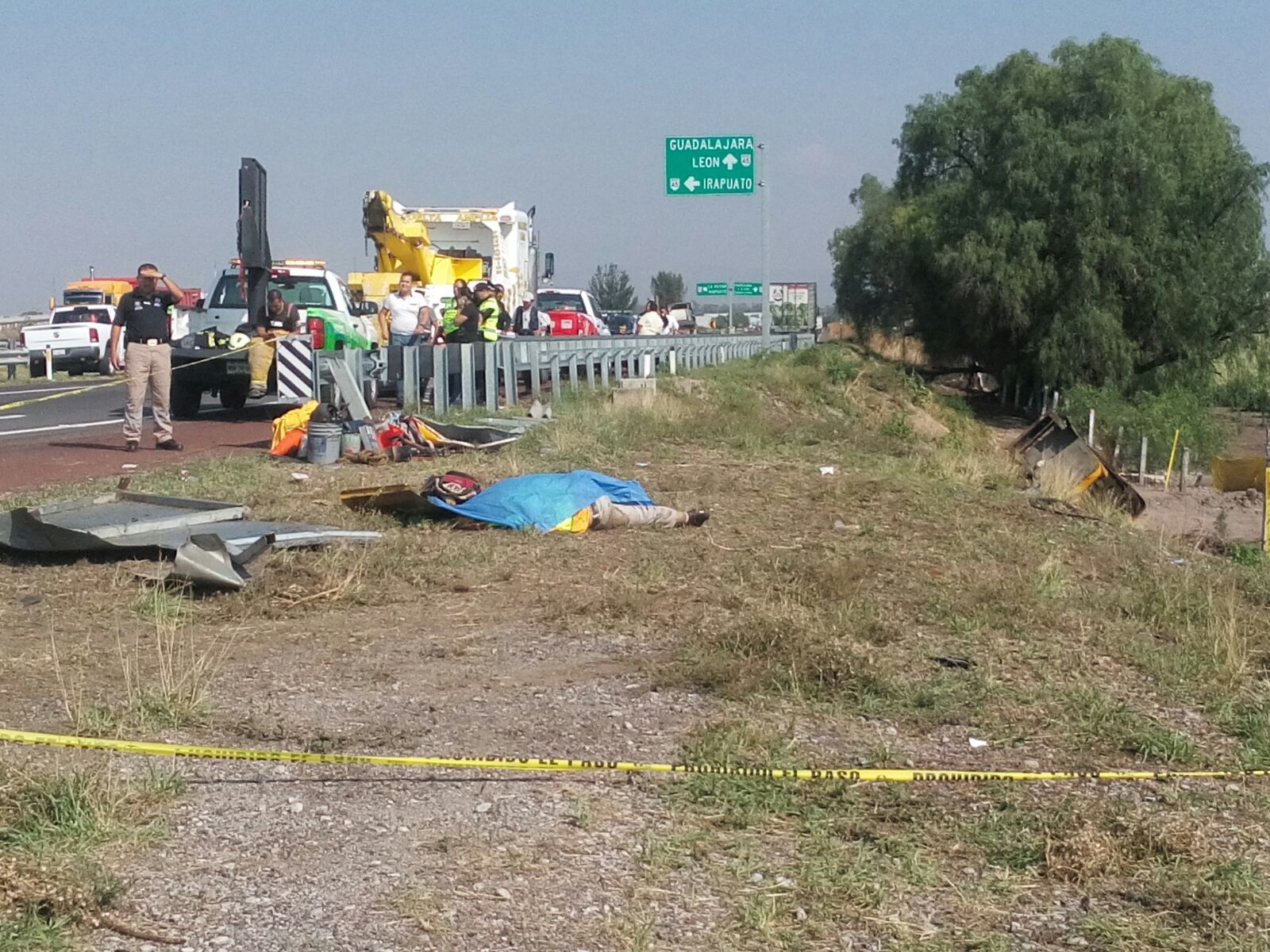Conductor de tráiler se queda dormido y mata a dos empleados de Capufe
