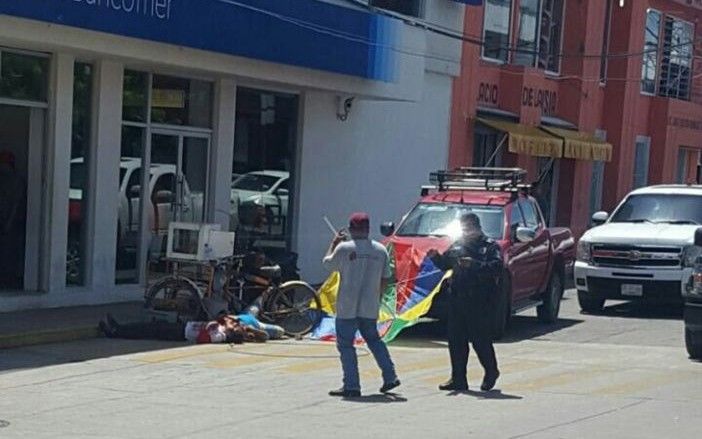 Cable de luz cae sobre dos vendedoras y las mata en Tabasco - muerte-mujeres