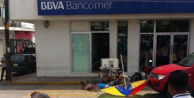 Cable de luz cae sobre dos vendedoras y las mata en Tabasco - mujeres-muertas