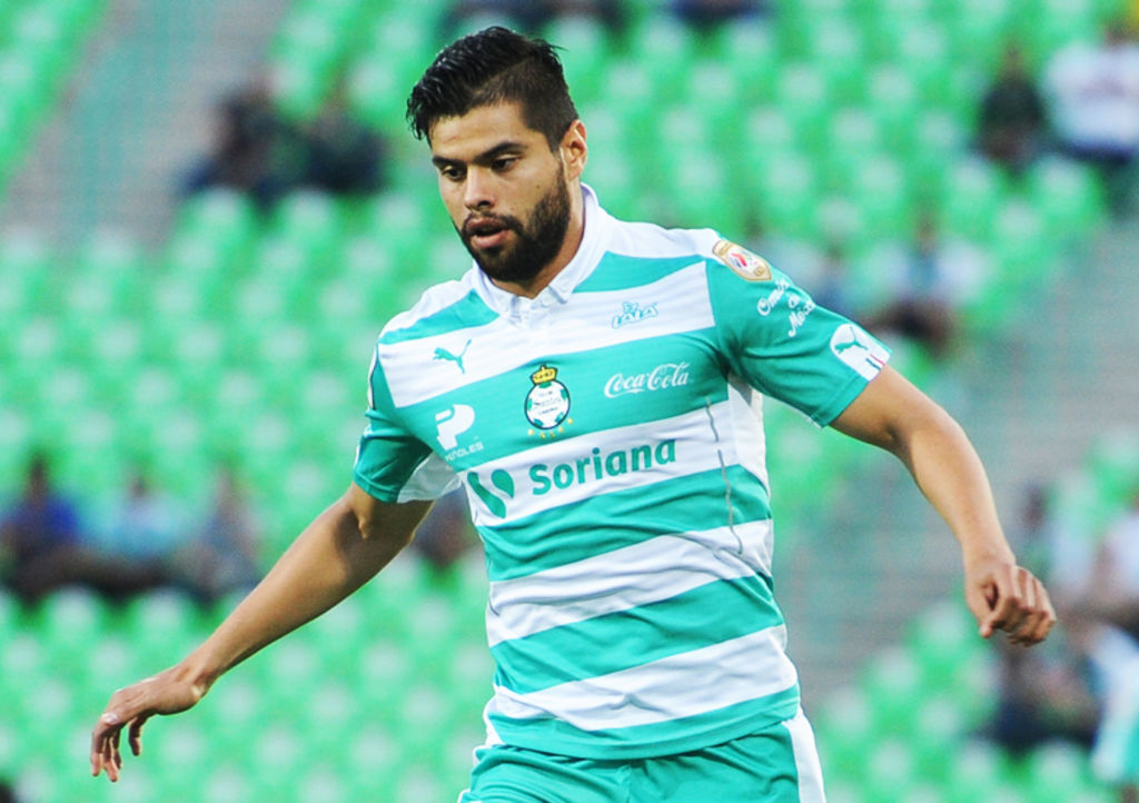 Hay 18 mexicanos entre los 500 mejores futbolistas del mundo - nestor-araujo