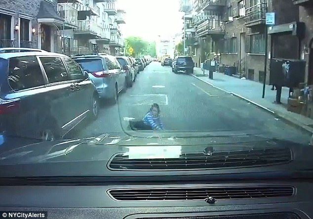 #Video Atropellan a niño y se levanta como si nada