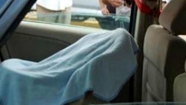 Niño muere al permanecer en auto caliente a más de 37 grados