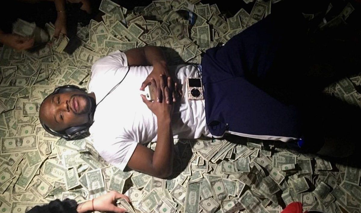 Mayweather podría comprar al ‘Tri’ con la bolsa de su pelea contra McGregor Mayweather podría comprar al ‘Tri’ con la bolsa de su pelea contra McGregor