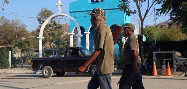 Comunitarios matan a madre y a sus dos hijos en Acapulco Comunitarios matan a madre y a sus dos hijos en Acapulco