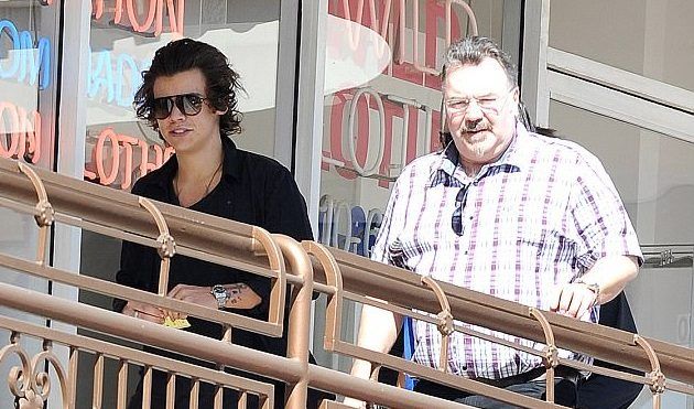 Muere el padrastro de Harry Styles