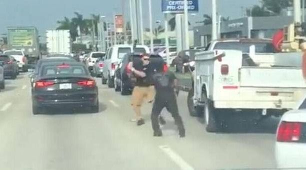 #Viral Pelea entre conductores en Florida