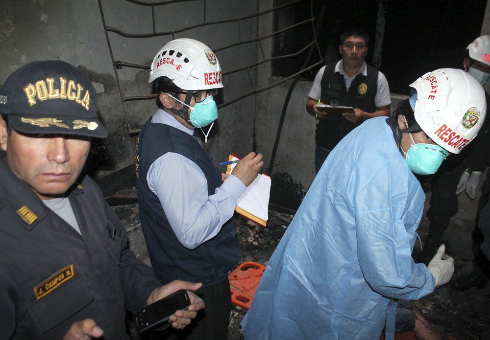 Incendio en edificio de Perú deja siete muertos - peru-incendio