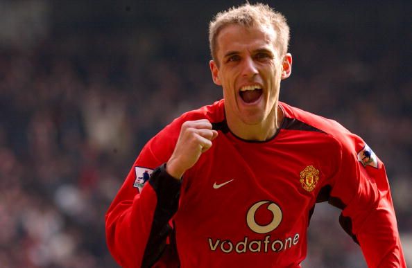 Phil Neville confunde a Chicharito con un Pokémon - phil-neville-manchester-utd