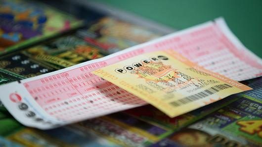 Gana 447.8 mdd al atinarle a la lotería en EE.UU. Gana 447.8 mdd al atinarle a la lotería en EE.UU.