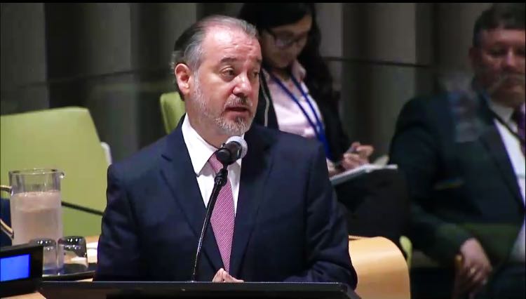 Raúl Cervantes renuncia a la PGR