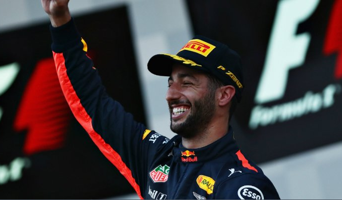 Daniel Ricciardo gana un accidentado Gran Premio de Azerbaiyán