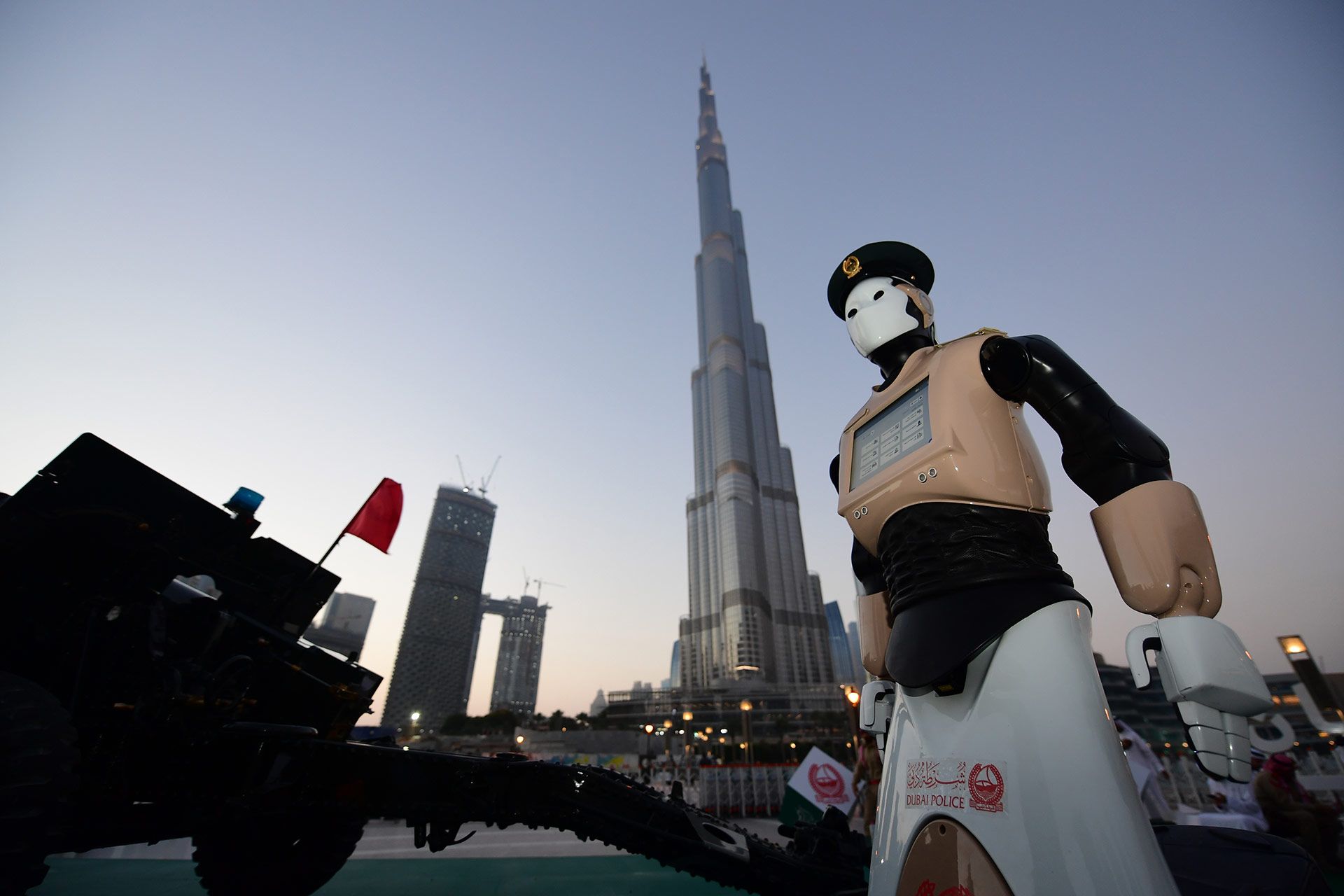 Dubai presenta el primer Robocop del mundo - robocop-dubai-3