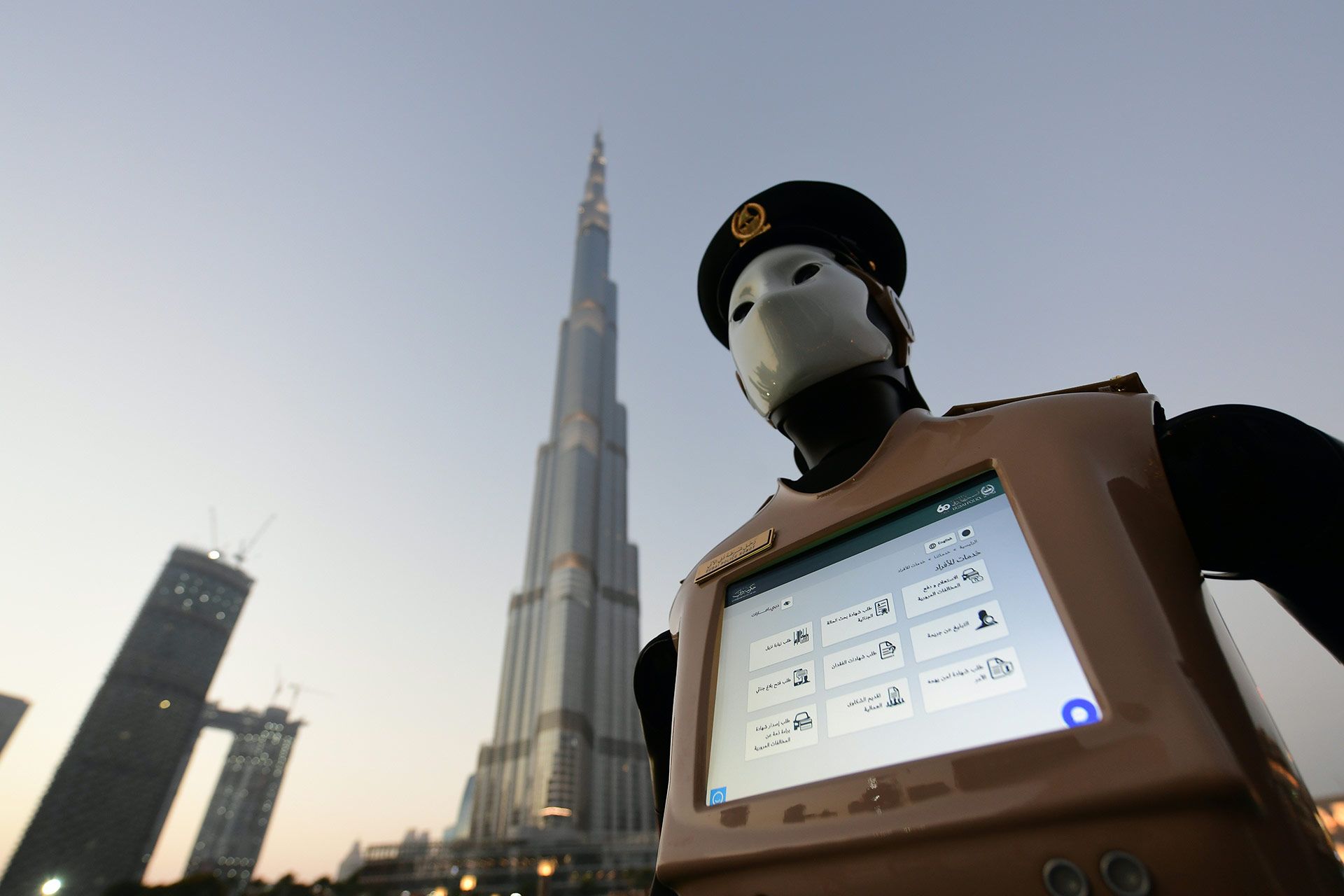 Dubai presenta el primer Robocop del mundo - robocop-dubai-4