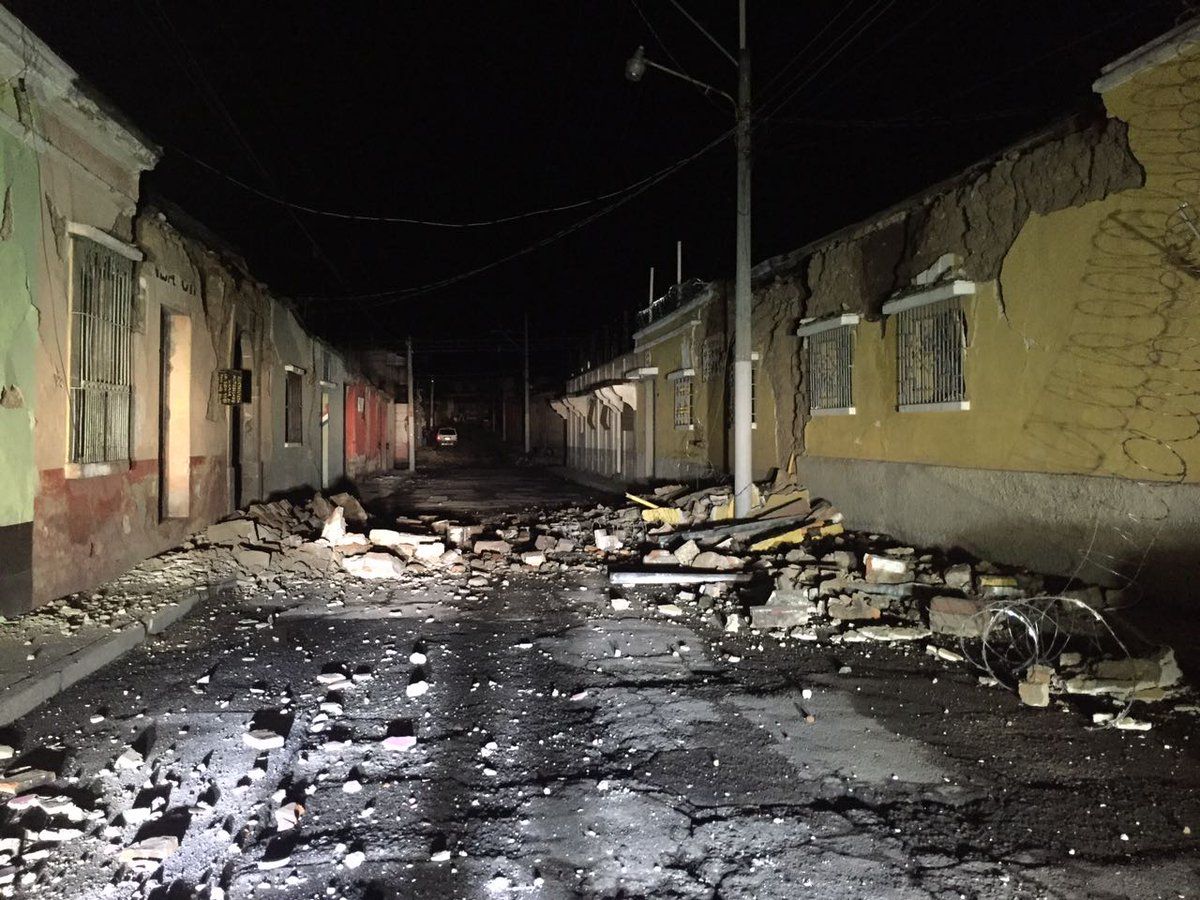 Sismo de 6.9 grados deja dos muertos en Guatemala Sismo de 6.9 grados deja dos muertos en Guatemala
