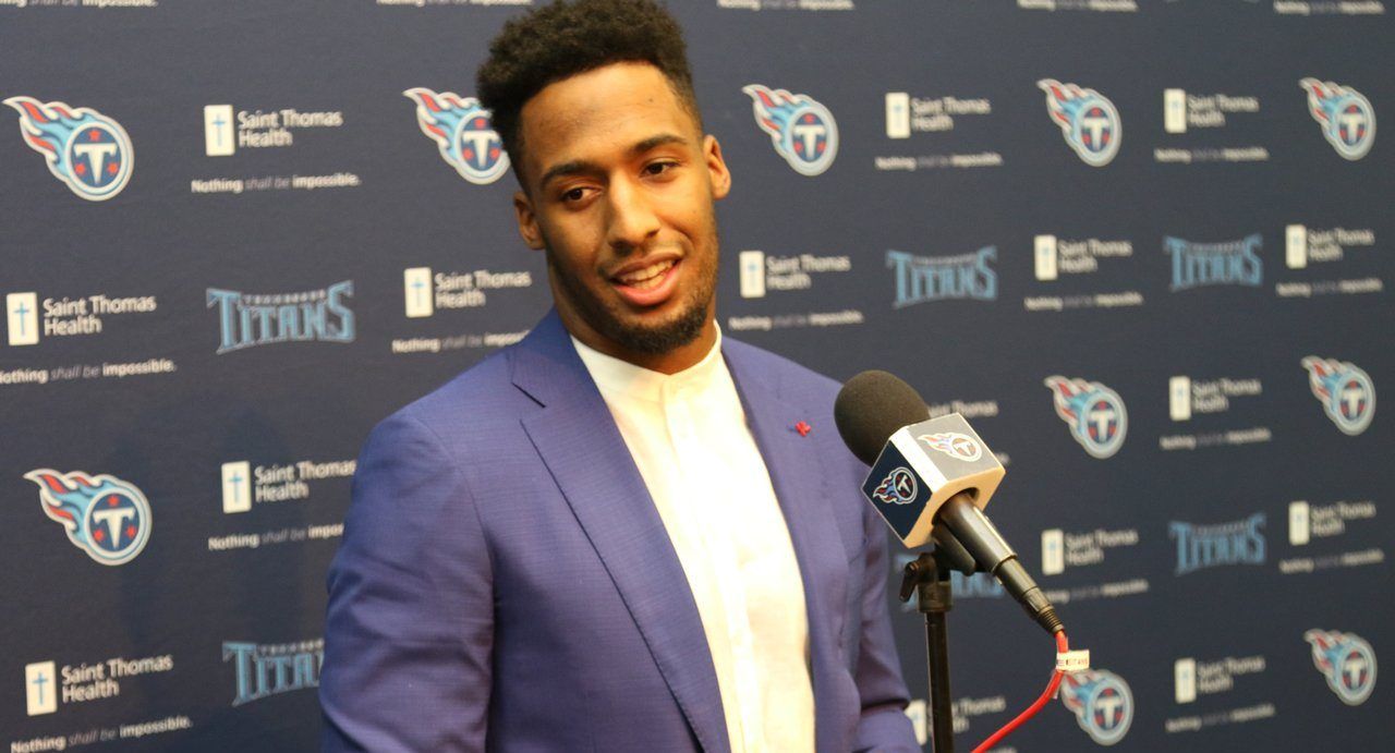 Estrella de la NFL y su esposa donan regalo de bodas a refugio para perros