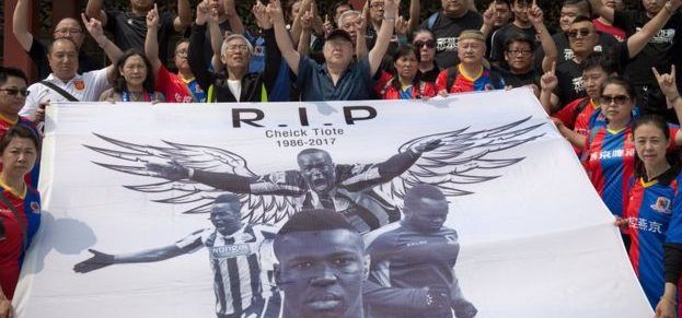 ¿Por qué el futbolista africano es más propenso a morir en la cancha?