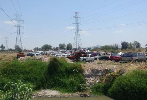 Intentan robar pipas de depósito lanzando granada