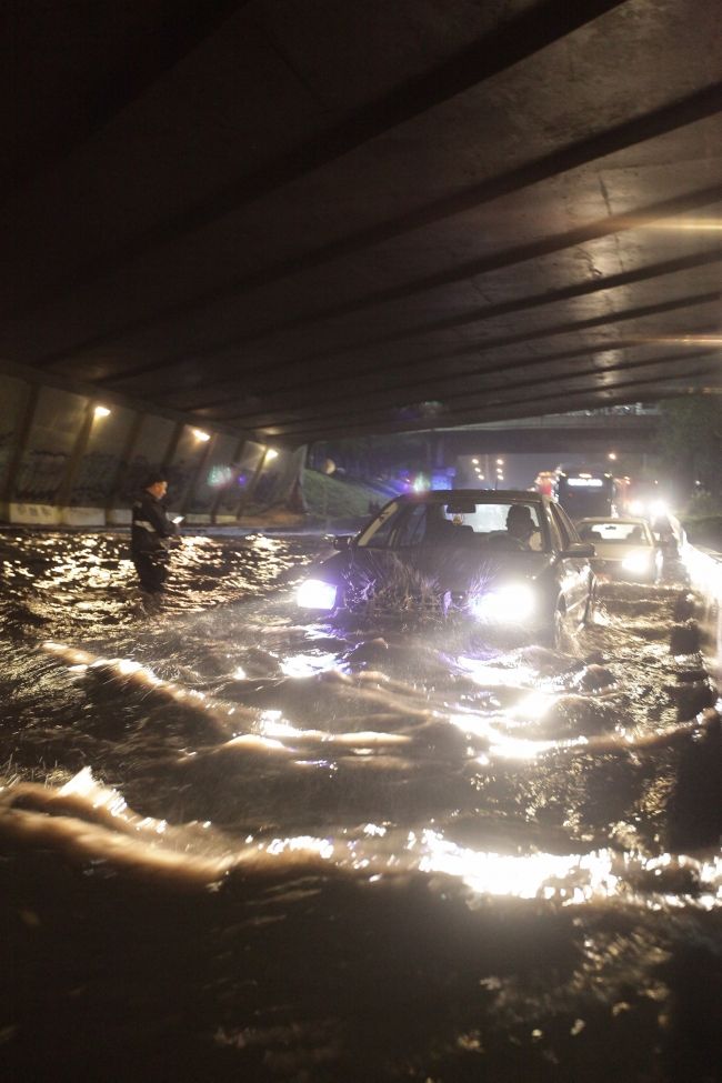 Edomex listo para atender emergencias por lluvias: Eruviel Ávila - tormentas-ciudad