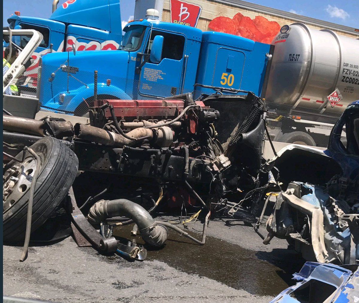 Tráiler provoca carambola en Autopista Chamapa-La Venta