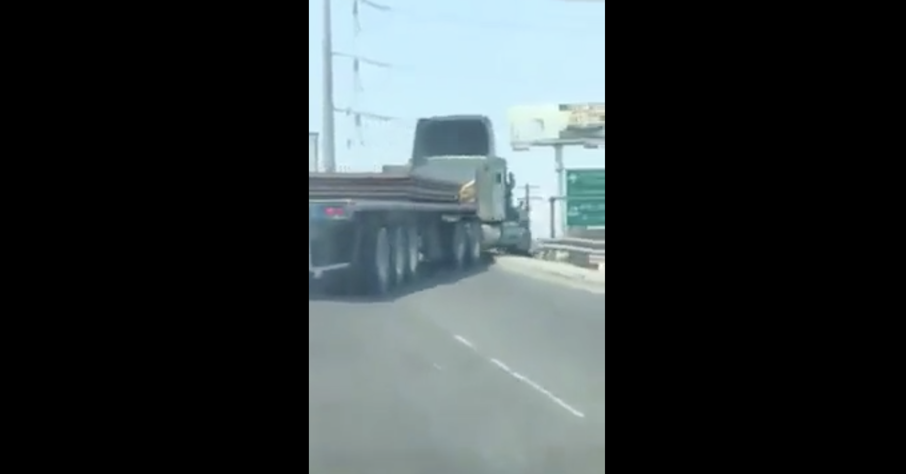 #Video Tráiler cae de puente en Nuevo León