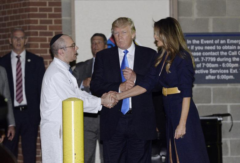 Trump visita a Scalise en el hospital