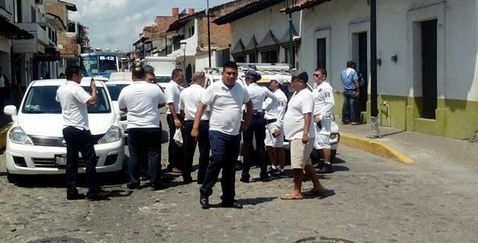 Inicia operaciones UBER en Puerto Vallarta y taxistas agreden a conductores