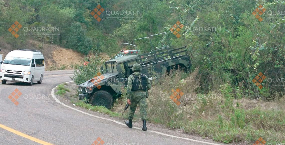 Vuelca vehículo militar en Oaxaca - vsedena_