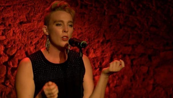 Cantante muere en el escenario