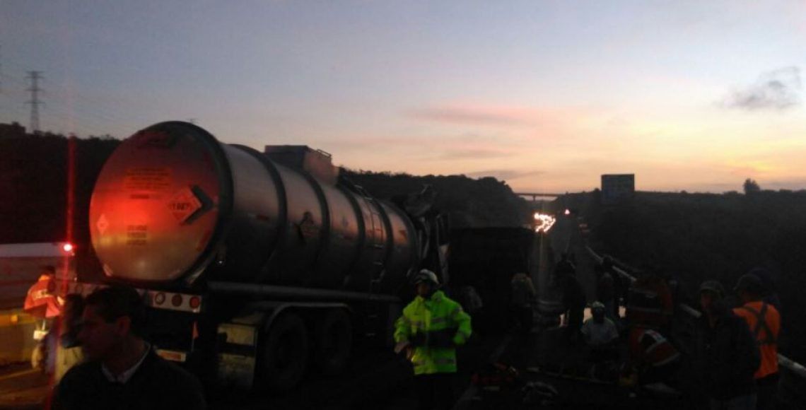 Choque de tráileres en la Chamapa-Lechería deja dos heridos - ACCIDENTE-CHAMAPA-LECHERÍA-3-1140x580