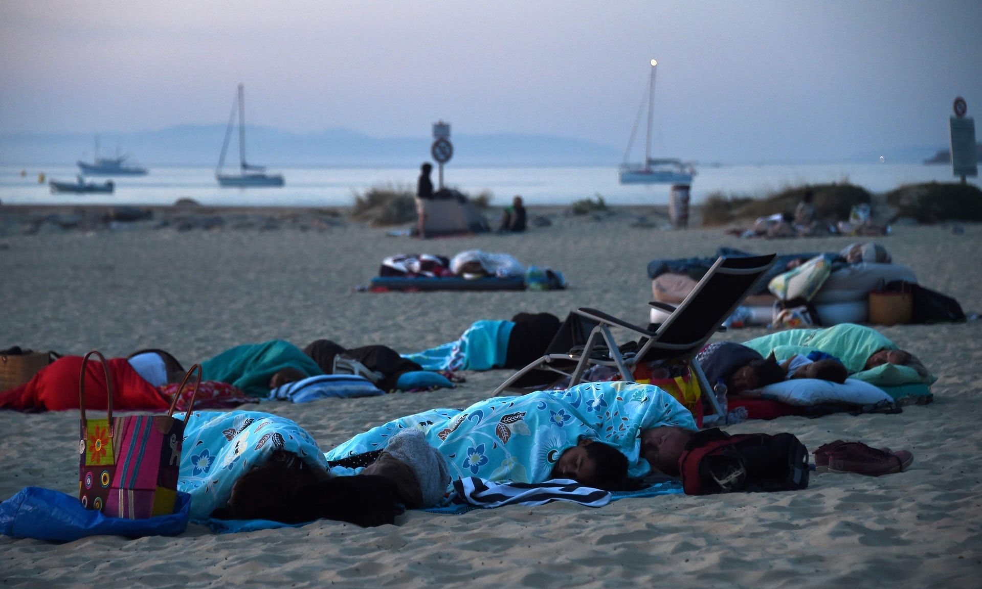 Controlan incendios forestales en Francia