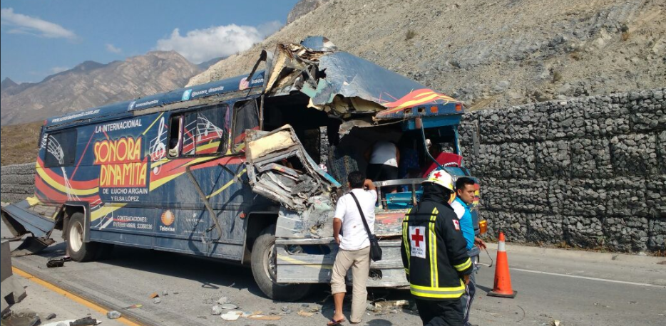 Sonora Dinamita sufre accidente en la Monterrey-Saltillo Sonora Dinamita sufre accidente en la Monterrey-Saltillo
