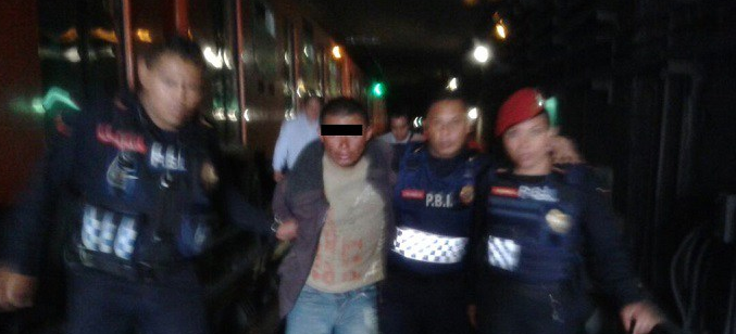 Asaltante intenta escapar por las vías del Metro luego de robar a usuario