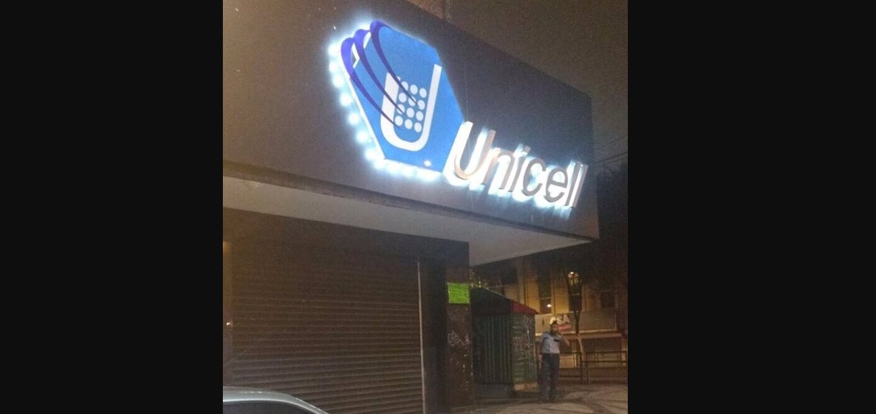 Detienen a tres por robo a tienda de accesorios para celular