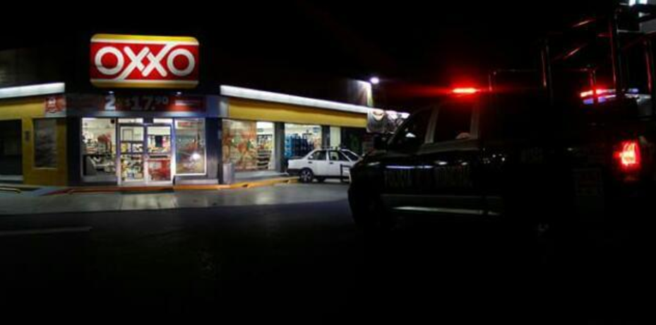 Asesinan a dos en Oxxo de Morelia