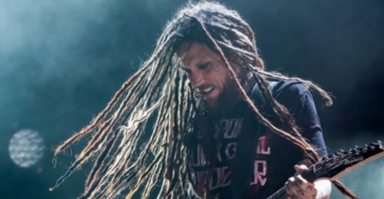 Guitarrista de Korn llama cobarde a Bennington por suicidarse