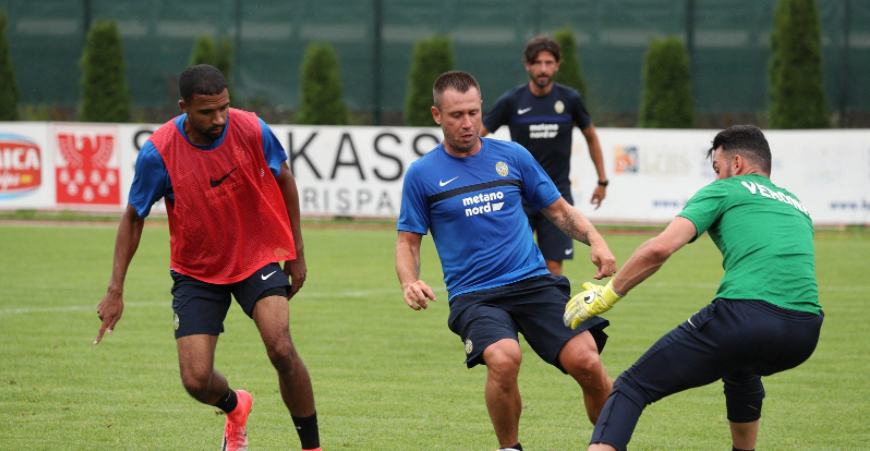 Cassano abandona el Hellas Verona