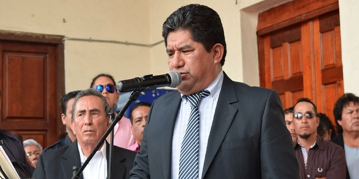 #Video Edil de Maravatío expulsa a regidor por usar celular