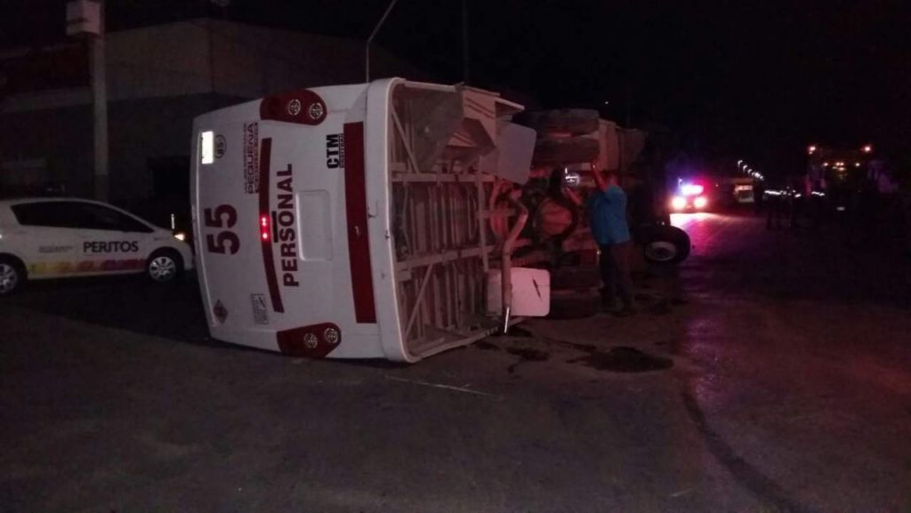 Choque entre tráiler y camión de pasajeros deja 15 lesionados en Coahuila - Choque-El-Siglo-de-Torreon-1024x577