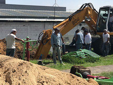 Aparece socavón en parque de Naucalpan