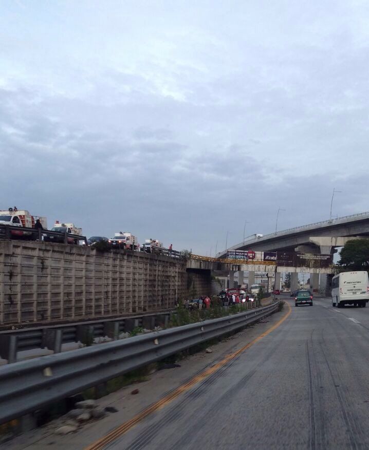 Accidente en la México-Puebla deja seis heridos - DFlXuzIVoAE-XLk