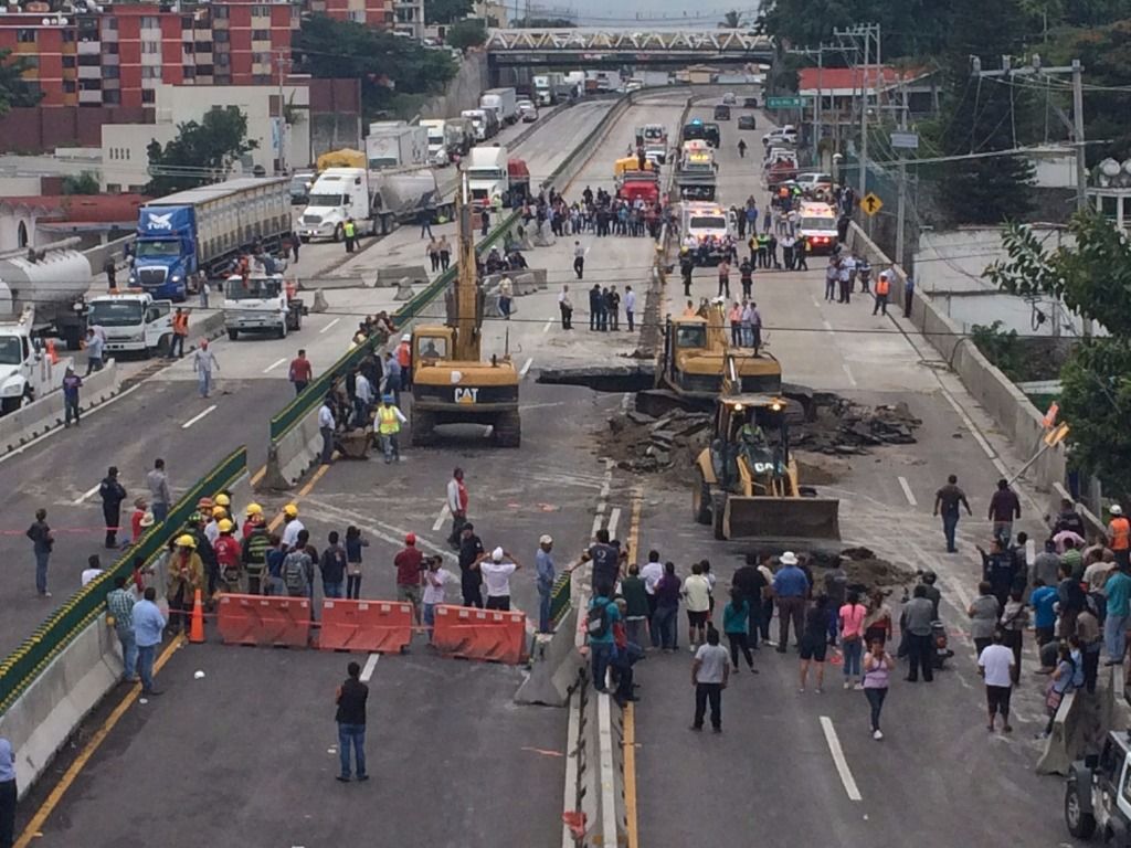 Familia de víctimas por socavón buscará indemnización justa