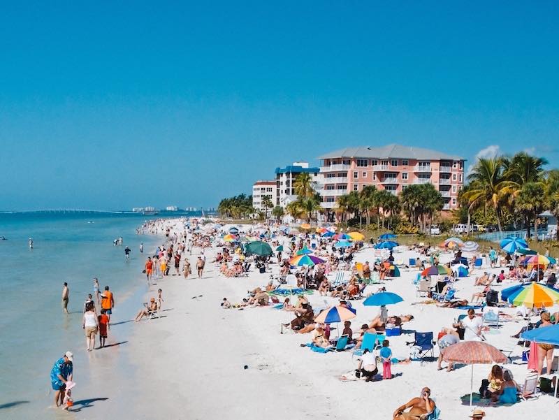 #Video Transmite por Facebook Live mientras conduce ebrio en la playa