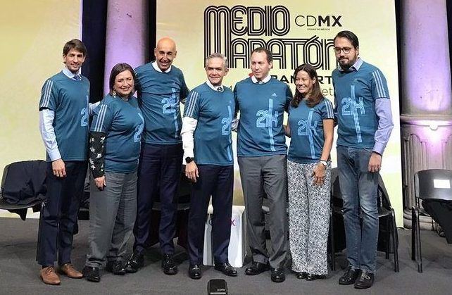 Mancera presenta playera y medalla del Medio Maratón CDMX 2017 Mancera presenta playera y medalla del Medio Maratón CDMX 2017