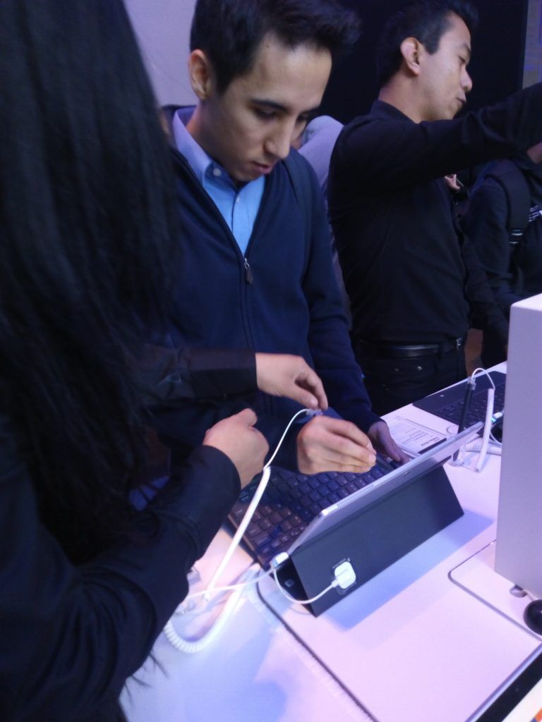 Samsung presenta en México su computadora 2 en 1 'Galaxy Book' - IMG_20170724_110431-768x1024