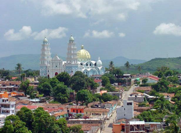 Explosión provoca incendio de restaurante en Guerrero